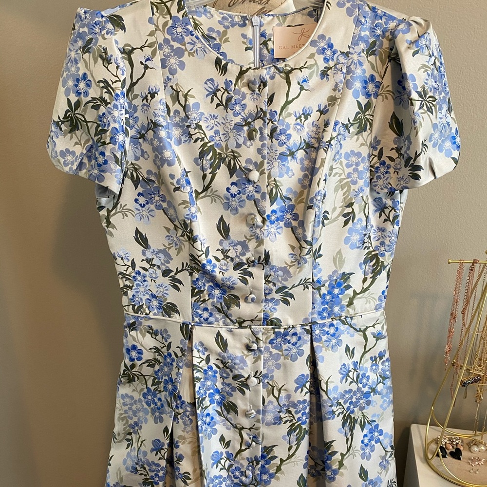 Gal Meets Glam gray and blue floral dress